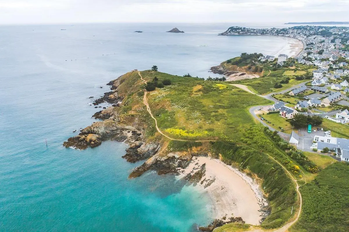 Hénansal Maison A 10Km De La Mer בית נופש